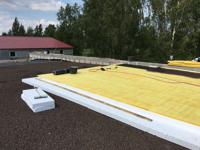 Lamekatuse soojustamine EPS- ja kivivillaplaatidega kruusakatte kõrval